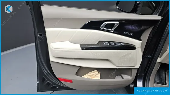 KIA CARNIVAL GASOLINE 9-SEATER SIGNATURE