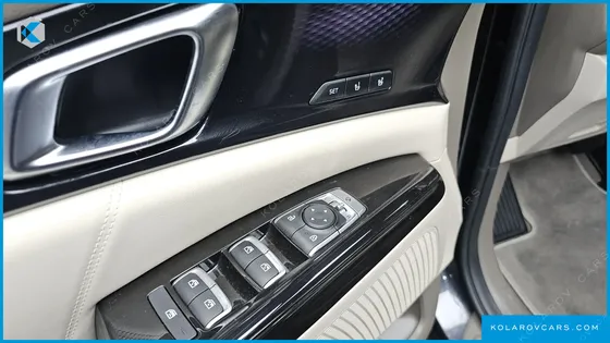 KIA CARNIVAL GASOLINE 9-SEATER SIGNATURE