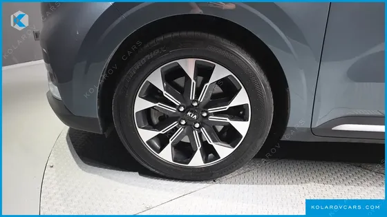 KIA CARNIVAL DIESEL 9-SEATER NOBLESSE