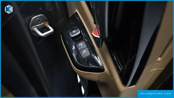 KIA CARNIVAL DIESEL 9-SEATER NOBLESSE