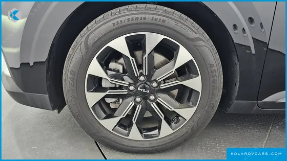 KIA CARNIVAL DIESEL 9-SEATER PRESTIGE