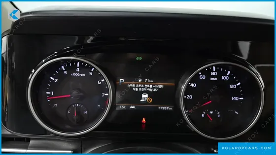KIA CARNIVAL GASOLINE 11-SEATER PRESTIGE