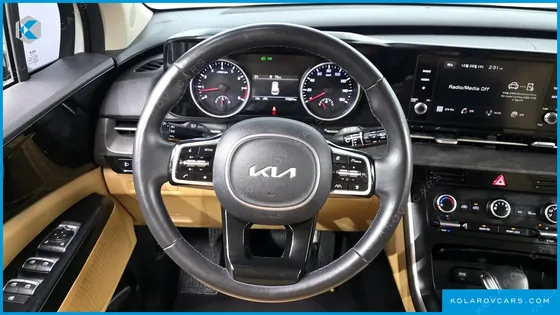 KIA CARNIVAL GASOLINE 11-SEATER PRESTIGE