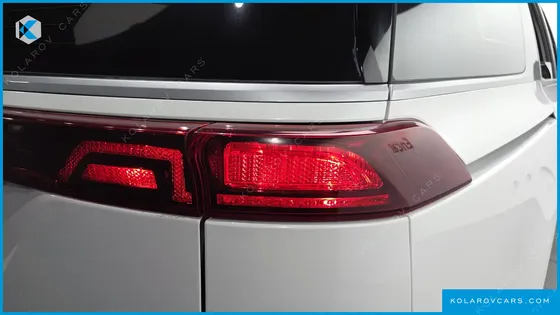 KIA CARNIVAL GASOLINE 11-SEATER PRESTIGE