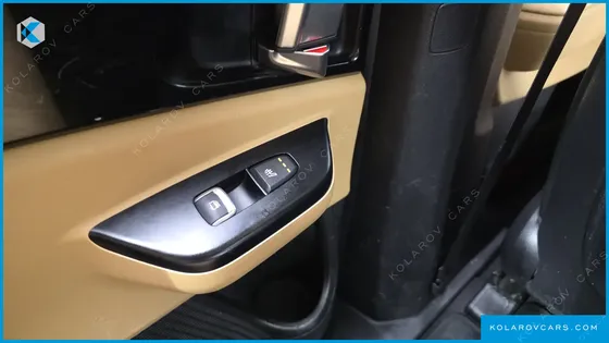 KIA CARNIVAL GASOLINE 11-SEATER PRESTIGE