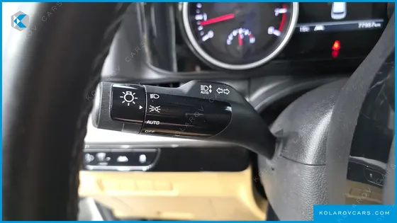 KIA CARNIVAL GASOLINE 11-SEATER PRESTIGE