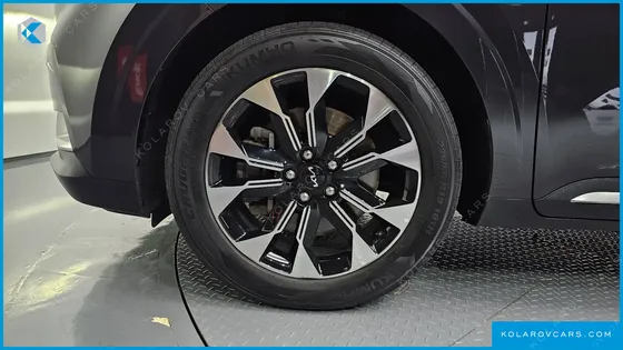 KIA CARNIVAL GASOLINE 9-SEATER SIGNATURE