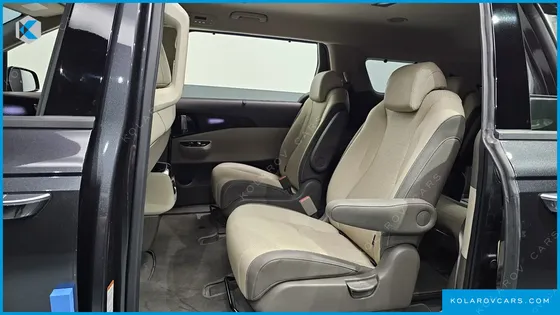 KIA CARNIVAL GASOLINE 9-SEATER SIGNATURE