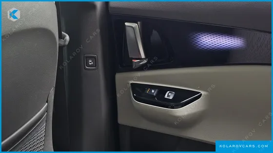 KIA CARNIVAL GASOLINE 9-SEATER SIGNATURE