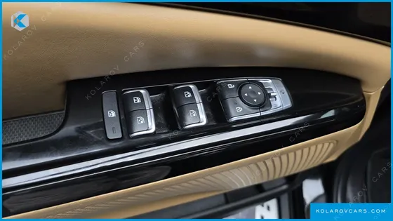 KIA CARNIVAL GASOLINE 9-SEATER NOBLESSE