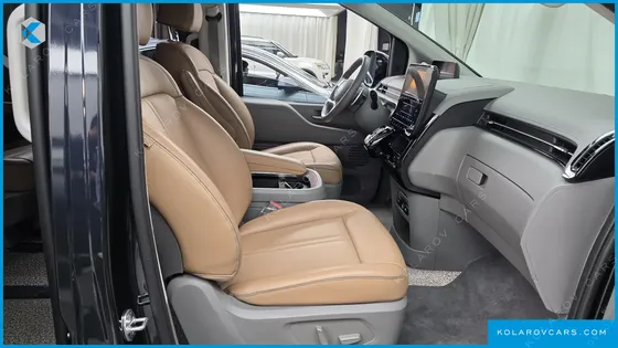 HYUNDAI STARIA L3.5 LOUNGE 7-SEATER