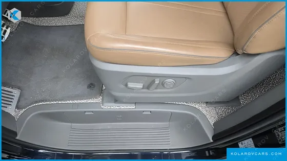 HYUNDAI STARIA L3.5 LOUNGE 7-SEATER
