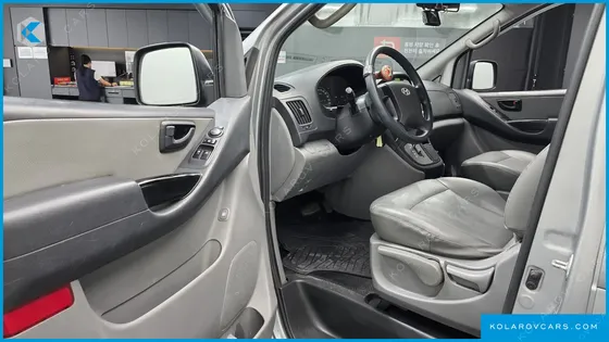 HYUNDAI STAREX 5-SEATER VAN