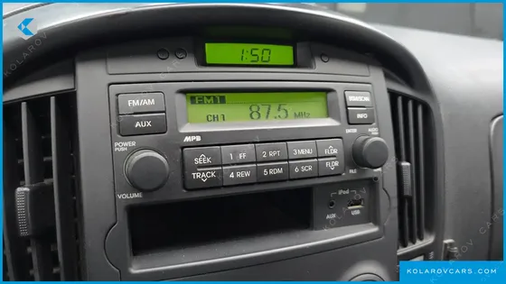 HYUNDAI STAREX 5-SEATER VAN