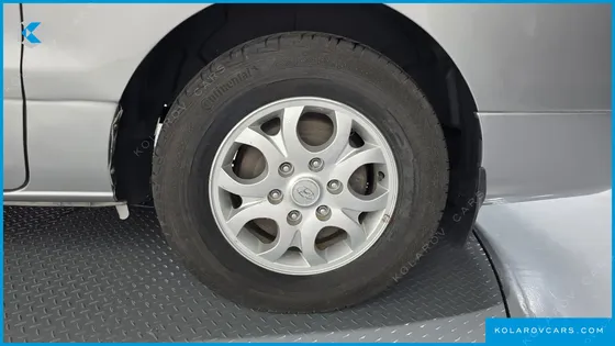HYUNDAI STAREX 5-SEATER VAN
