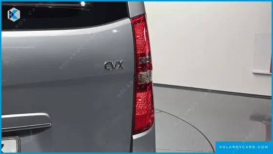 HYUNDAI STAREX 5-SEATER VAN