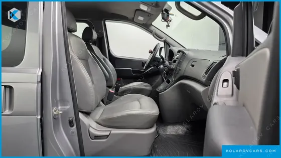 HYUNDAI STAREX 5-SEATER VAN