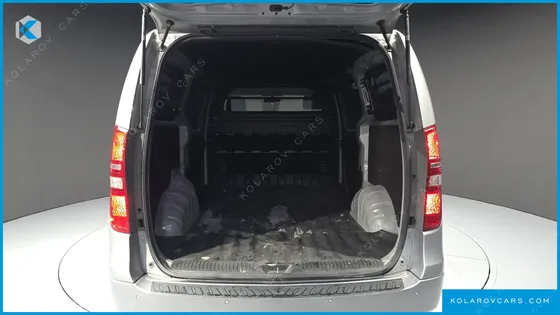 HYUNDAI STAREX 3-SEATER VAN
