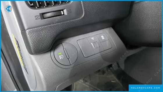 HYUNDAI STAREX 3-SEATER VAN