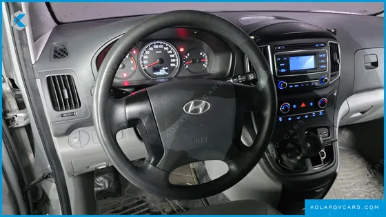 HYUNDAI STAREX 3-SEATER VAN