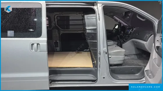 HYUNDAI STAREX 3-SEATER VAN