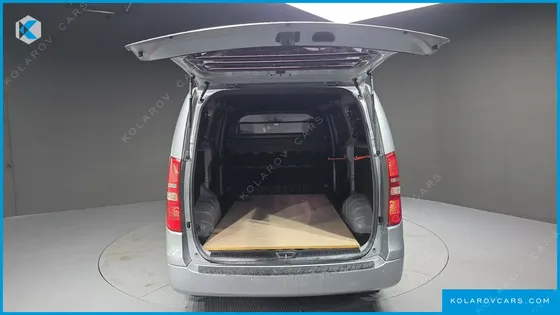 HYUNDAI STAREX 3-SEATER VAN