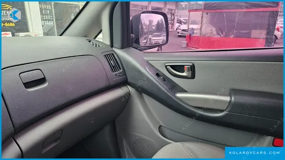 HYUNDAI STAREX 5-SEATER VAN