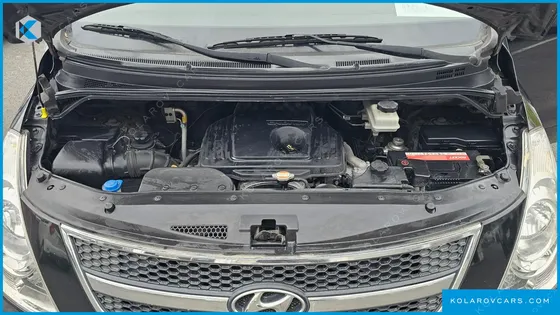 HYUNDAI STAREX 5-SEATER VAN
