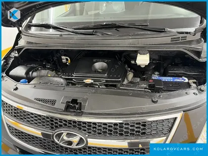 HYUNDAI STAREX 5-SEATER VAN