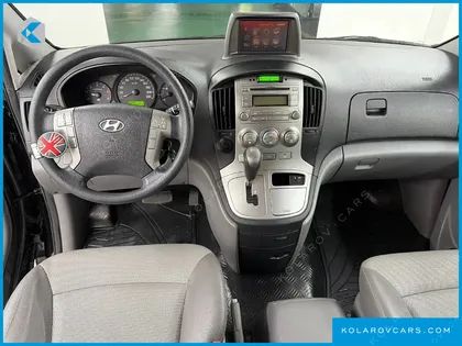 HYUNDAI STAREX 5-SEATER VAN
