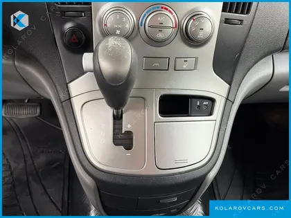 HYUNDAI STAREX 5-SEATER VAN
