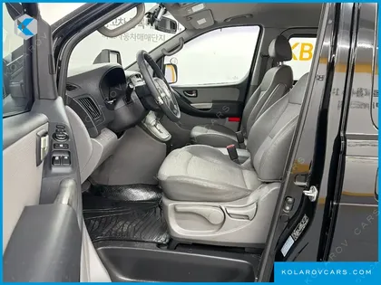 HYUNDAI STAREX 5-SEATER VAN