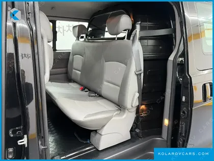 HYUNDAI STAREX 5-SEATER VAN