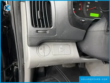 HYUNDAI STAREX 5-SEATER VAN