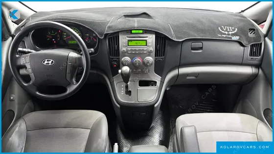 HYUNDAI STAREX 5-SEATER VAN