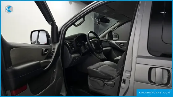HYUNDAI STAREX 5-SEATER VAN