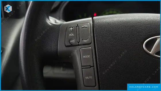 HYUNDAI STAREX 5-SEATER VAN
