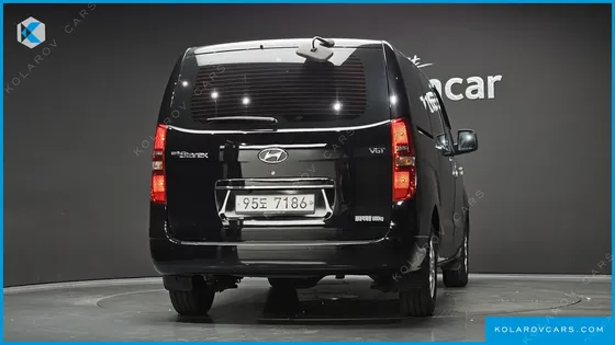 HYUNDAI STAREX 5-SEATER VAN