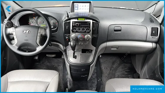 HYUNDAI STAREX 5-SEATER VAN