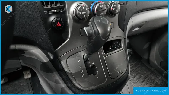 HYUNDAI STAREX 5-SEATER VAN