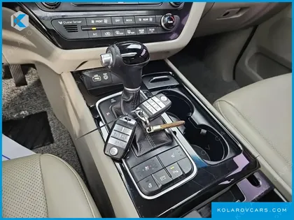 KIA CARNIVAL 9-SEATER PRESTIGE