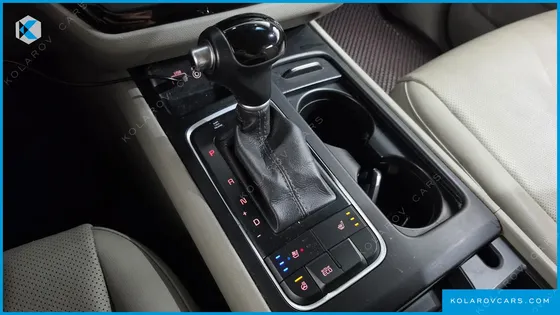 KIA CARNIVAL 11-SEATER LUXURY