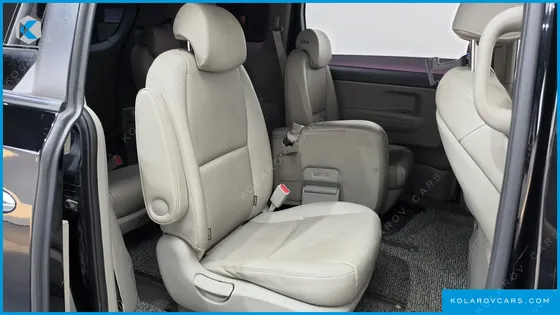 KIA CARNIVAL 11-SEATER LUXURY