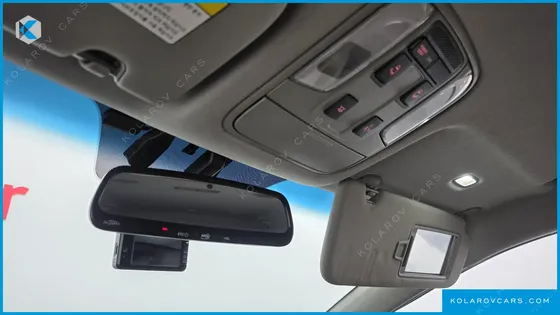KIA CARNIVAL 11-SEATER LUXURY