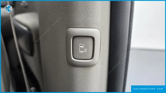 KIA CARNIVAL 11-SEATER LUXURY