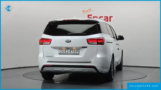 KIA CARNIVAL 9-SEATER LUXURY