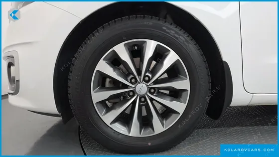 KIA CARNIVAL 9-SEATER LUXURY