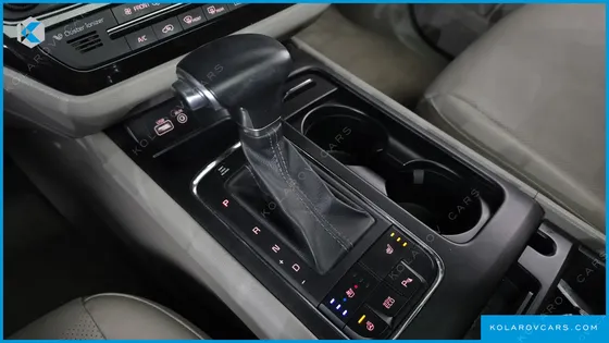 KIA CARNIVAL 9-SEATER LUXURY