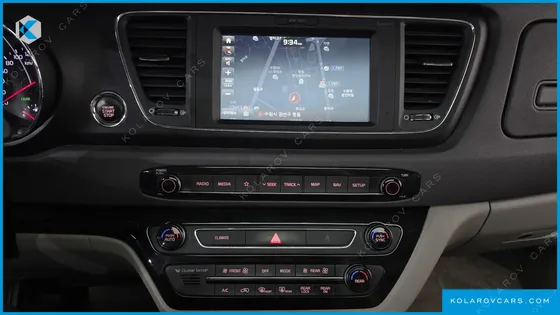 KIA CARNIVAL 9-SEATER LUXURY