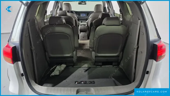 KIA CARNIVAL 9-SEATER LUXURY